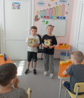 Занятие в подготовительной группе по формированию элементарных математических представлений. Занятие в подготовительной группе по формированию элементарных математических представлений. .