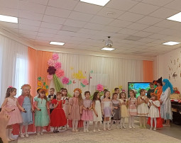 Международный женский день 8 марта: Праздник любви и тепла Международный женский день 8 марта: Праздник любви и тепла.