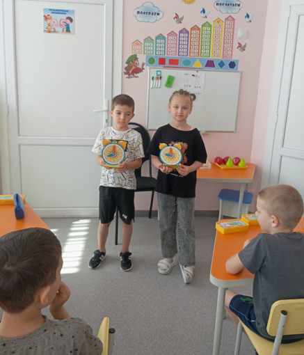 Занятие в подготовительной группе по формированию элементарных математических представлений. Занятие в подготовительной группе по формированию элементарных математических представлений. .